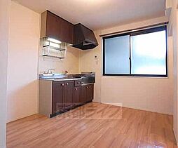 近鉄京都線 伊勢田駅 徒歩3分の賃貸アパート 2階1LDKのリビング/ダイニング