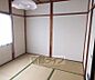 リビング/ダイニング：2階6帖の和室です。