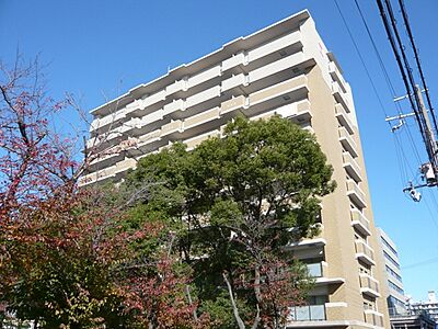 外観：栗山公園が目の前☆