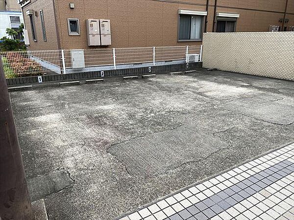 画像30:駐車場