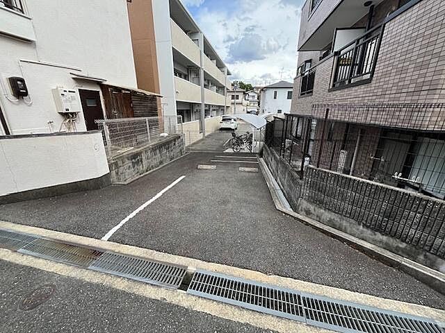 12 / 22