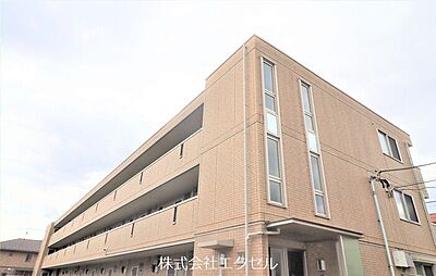 外観：オートロックの物件です。