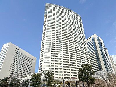 外観：場所によって暖かい日差しの入り方・見え方も違うお住まい。実際の日当たりや現地の雰囲気もご確認ください。