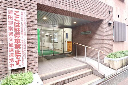 質感があり、機能的でもあるエントランス。