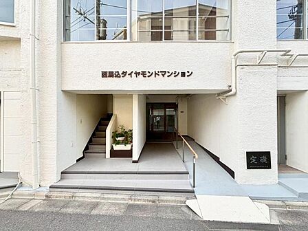シンプルで機能的なエントランスです。