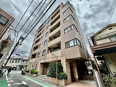 外観:各棟によって暖かい日差しの入り方・見え方も違うお住まい 外観:各棟によって暖かい日差しの入り方・見え方も違うお住まい