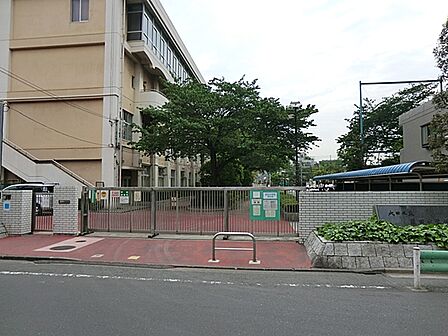 大田区立蒲田中学校 930m