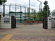 大田区立大森第三中学校？240ｍ