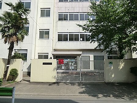 大田区立南六郷中学校 570m