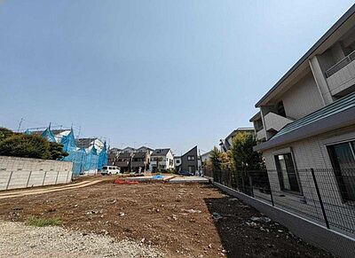 外観：この場所だからこそ叶えられる開放感、「陽光を取り入れた住宅」です。是非現地でご体感下さいませ。
