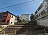 外観：お住まいの前を通るのはご近所さんだけの閑静な道です。静かな住環境を叶えられます。