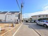 外観：駅からの帰り道には最寄りのスーパーがございます。毎日のご通勤など非常に助かります。