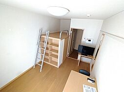 レオパレスメモラブルI 203 2階1Kのリビング/ダイニング