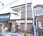 外観：風情ある町並みの中に建っています。