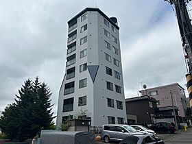 サントアリオ・デ藻岩 101 ｜ 北海道札幌市南区川沿一条２丁目（賃貸マンション3LDK・1階・74.72㎡） その1