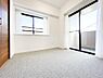 寝室：絨毯敷きのお部屋は階下への防音性能が高いです。