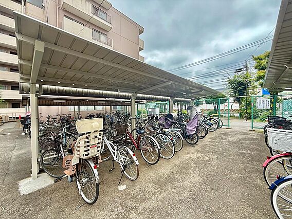 敷地内の駐輪場...