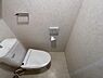 トイレ：清潔感が大事なトイレスペース。ついつい考え事をしてしまうほど落ち着く空間です。