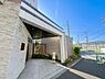 エントランス：綺麗にお手入れがされているエントランスです。管理会社もしっかりしており、安心してお住まいいただけます。