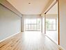リビング/ダイニング：住まいには気付きが有り、住まうごとに様々な角度から違う顔を見せてくれます。