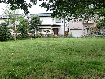 東町北部児童遊園まで約832m