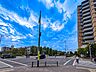 外観：存在感のある外観が特徴のマンション。落ち着いたデザインとしっかりとした構造が安心感をもたらし、住まいとしての信頼性が感じられる美しい造りです。