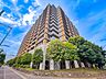 外観：落ち着いた色調とデザインが特徴の外観は、住む人の心を和ませる上品な佇まい。高級感と清潔感が漂い、安心して暮らせる住環境を実感できます。