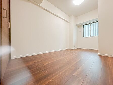 お子様の心と身体を見守る子供部屋として、思春期のプライバシーを重視したり、成長に合わせて机やベットを自由にレイアウトできるようにと、小さな自立心を育むお部屋作りを見越してご覧下さい。