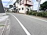 その他：広大な敷地は駐車スペースだけでなく、資材置場や作業スペースとしても活用可能。事業と暮らしを両立したい方に最適です。