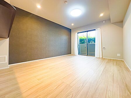 この場所が、故郷になる。住まいには思いが宿り、やがて住まう人の特別な場所へと昇華されていきます。お洒落なアクセントクロスも◎2026/7/11撮影