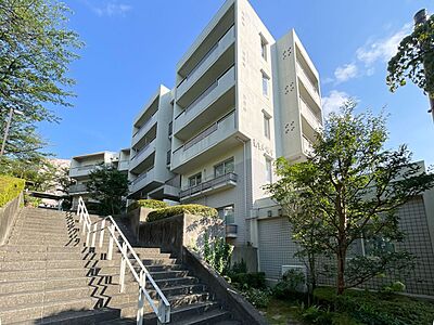 外観：約18.5帖の大空間LDK！豊富な収納スペースと生活動線に配慮された魅力的な間取り。