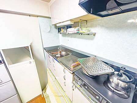 システムキッチンが新規交換され、清潔にご利用いただけます。食洗機も設置予定です。※リノベーション前のお写真です。2026/7/31撮影