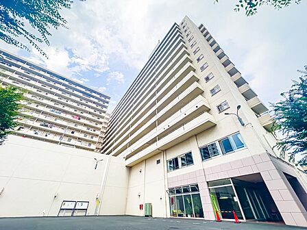 総戸数333戸のビッグコミュニティ。スーパーなどのお買い物施設も近く、駅近で大変利便性に優れたマンションです。2026/7/31撮影