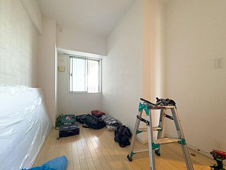 明るい日差しが差し込む室内は、これからどんな空間になるか楽しみです。ご家族のライフスタイルに合わせて自由にアレンジできます。