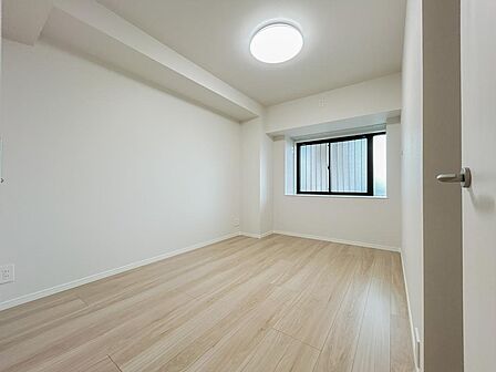 心と体をゆったりと安らげる主寝室。一日の疲れを癒すだけでなく、落ち着ける空間です。