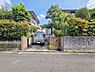 駐車場：敷地内に駐車場があるため、車の移動がスムーズに行え、日常の外出が便利です。防犯面でも安心して利用できる駐車場です。