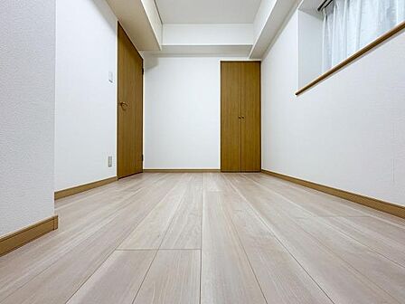 少しコンパクトなお部屋はお子様のお部屋や仕事部屋・趣味部屋としてはぴったりです。北西のお部屋になるので年間を通して安定した空間をつくりやすいです。