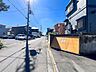 外観：幅員約6mの広々とした東側公道に接道。車のすれ違いもスムーズで運転が苦手な方も安心です。