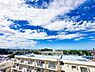 バルコニー：前向きな気持ちで背中を押してくれるかのような美しい空。青が栄える景色がここにあります。バルコニーからの景色です。2026/9/22撮影