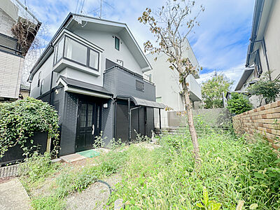外観:小田急小田原線「玉川学園前」駅まで徒歩13分。駅を徒歩圏に捉えながら、戸建ならではの住空間を確保した、町田市玉川学園3丁目の住まいです。 外観:小田急小田原線「玉川学園前」駅まで徒歩13分。駅を徒歩圏に捉えながら、戸建ならではの住空間を確保した、町田市玉川学園3丁目の住まいです。