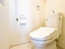 トイレ：温水洗浄便座完備のトイレスペース。ついつい考え事をしてしまうほど落ち着く空間です。2026/10/1撮影