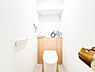 トイレ：清潔感が大事なトイレスペース。ついつい考え事をしてしまうほど落ち着く空間です。