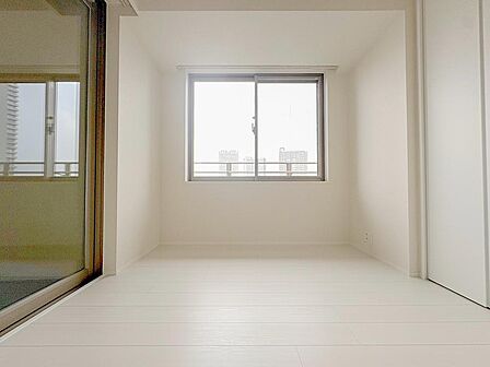 住まう方でカスタマイズしていただけるシンプルなデザインの内装。ご自身で素敵な空間を創り上げられます。
