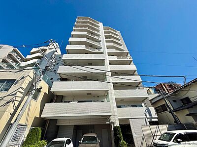 外観：スタイリッシュなデザインが印象的な外観です。洗練された清潔感ある佇まいが街並みに映え、毎日の帰宅のたびに心地よい満足感と誇らしさをもたらします。
