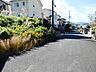 外観：前面道路＆土地