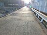 外観：前面道路含む外観