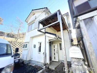 外観：敷地面積が約37.44坪、2階建て4LDK+駐車スペース1台分有り♪（車種による制限有）