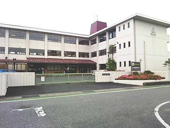 愛荘町立秦荘西...