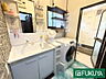洗面：を基調とした洗面台は、シャワー付きなのでさっと髪を洗ったり、洗面台の汚れのお掃除も簡単です♪