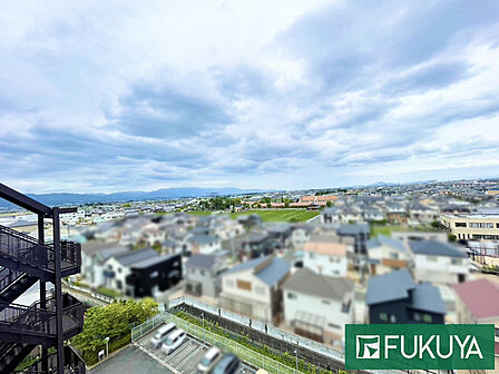 玄関からの眺望(琵琶湖・比良山方面)